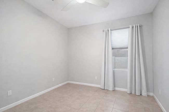 Building Photo - 272 W Satinka Dr