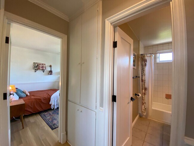 Building Photo - Beautiful 4 Bedroom Carlsbad Home!