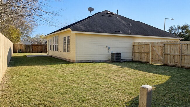 Building Photo - 4031 Raspberry Ct