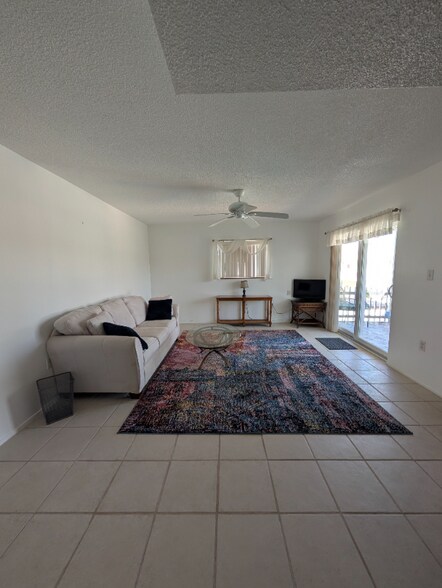 Primary Photo - 340 Base Ave E