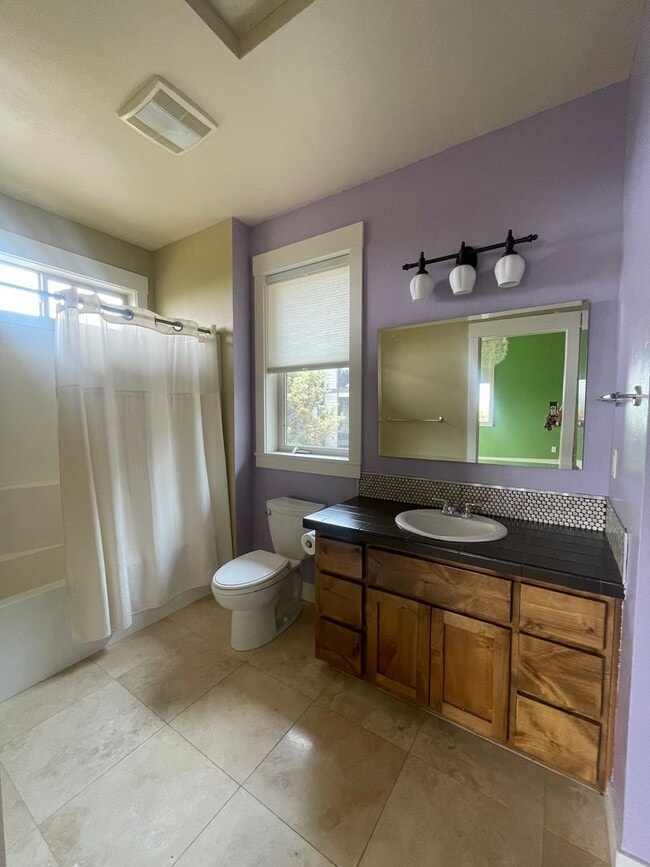Building Photo - Gorgeous 4 Bedroom Home on Awbrey Butte!