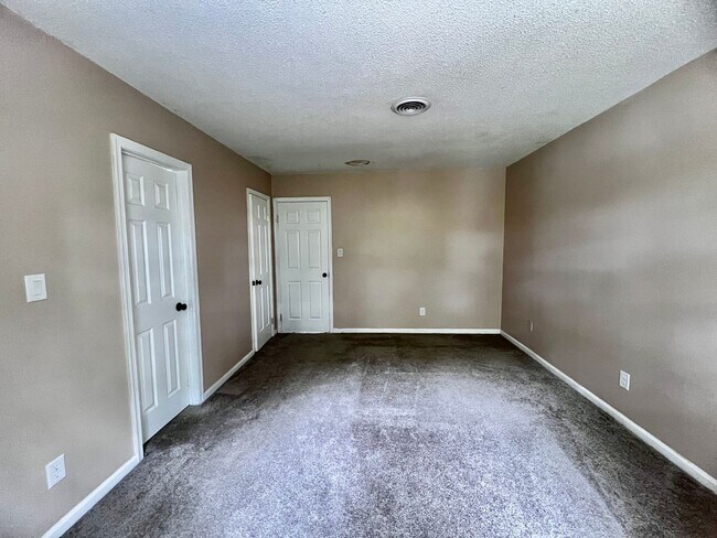 Building Photo - 4080 Thomas Jefferson Dr