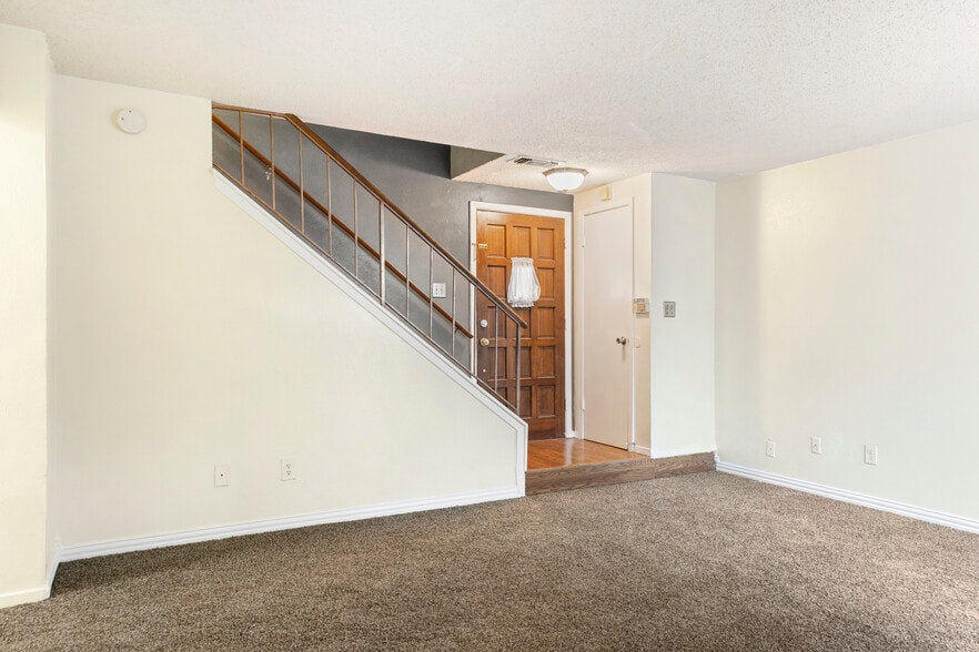 Building Photo - 421 San Mateo Dr