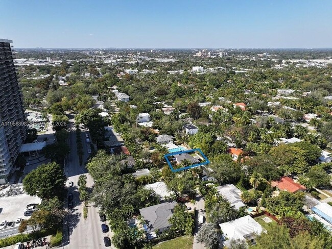 Building Photo - 811 NE 70th St