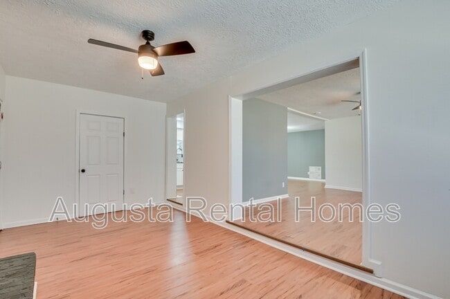 Building Photo - 2312 Mura Dr