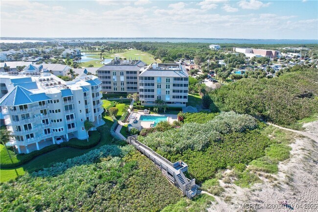 Building Photo - 669 NE Plantation Rd