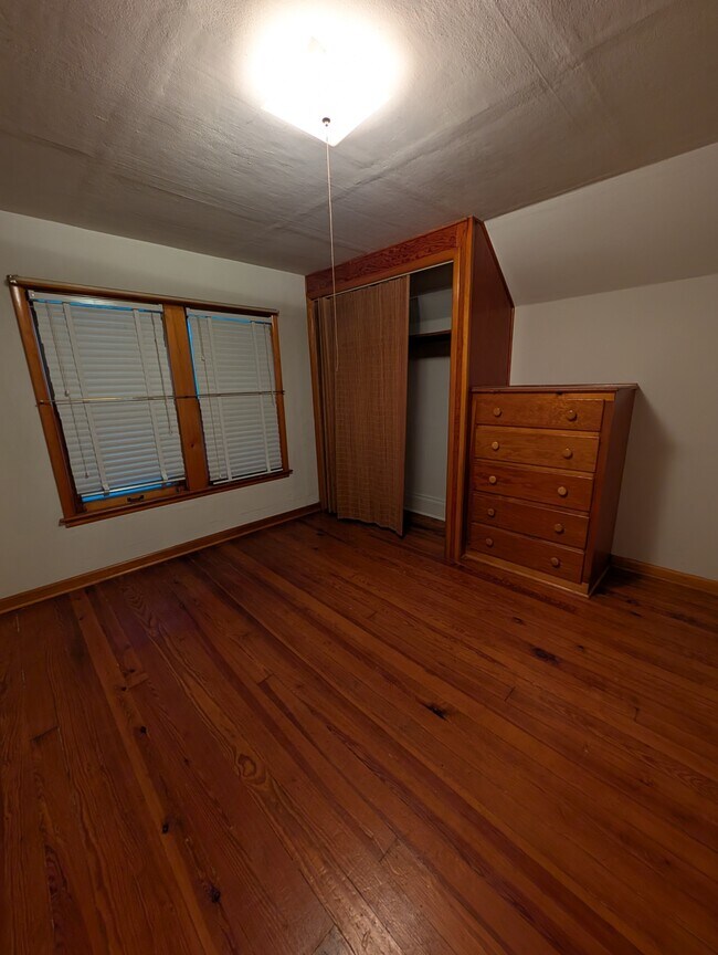 Building Photo - 528 NE Ohio Ave