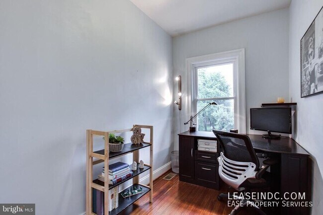 Building Photo - 1414 Oak St NW