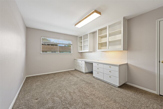 Building Photo - 14213 Lost Meadow Ln