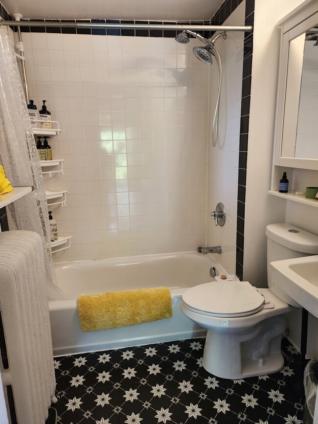 Building Photo - 25 Rombout Ave