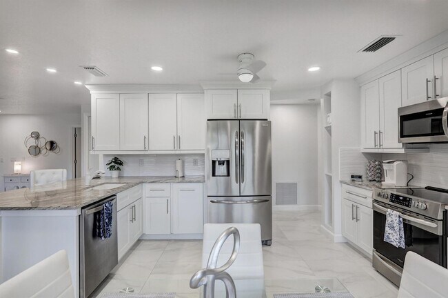 Building Photo - 6 Lexington Ln E