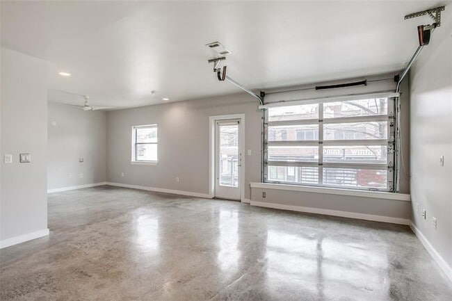 Building Photo - 1111 S Akard-2242