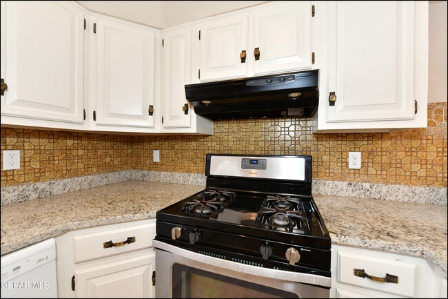 Building Photo - 5534 Oakbriar Cir