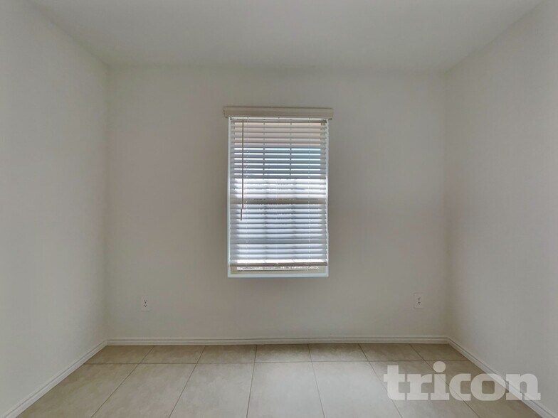 Building Photo - 2506 Perennial St