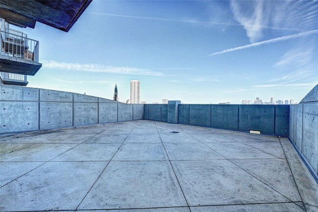 Building Photo - 5925 Almeda Rd