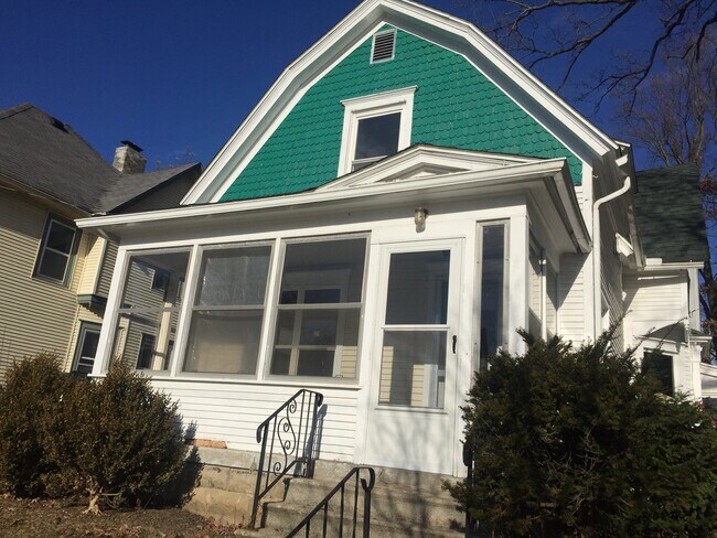 Building Photo - 506 W Franklin St