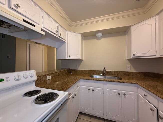 Building Photo - 1530 Heights Blvd