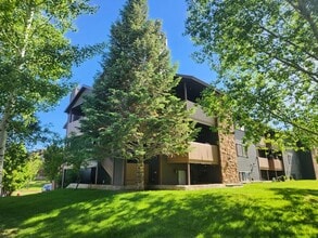 Building Photo - Powder Wood Condo - Long Term Lease