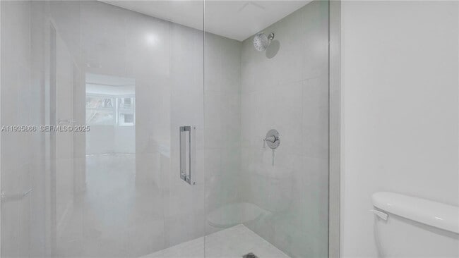 Building Photo - 555 NE 34th St