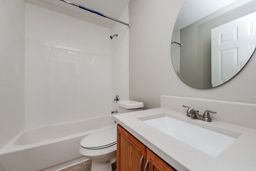 Building Photo - 473 Martigues Dr