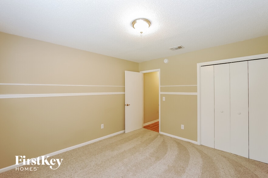 Building Photo - 12439 Autumnbrook Trail E