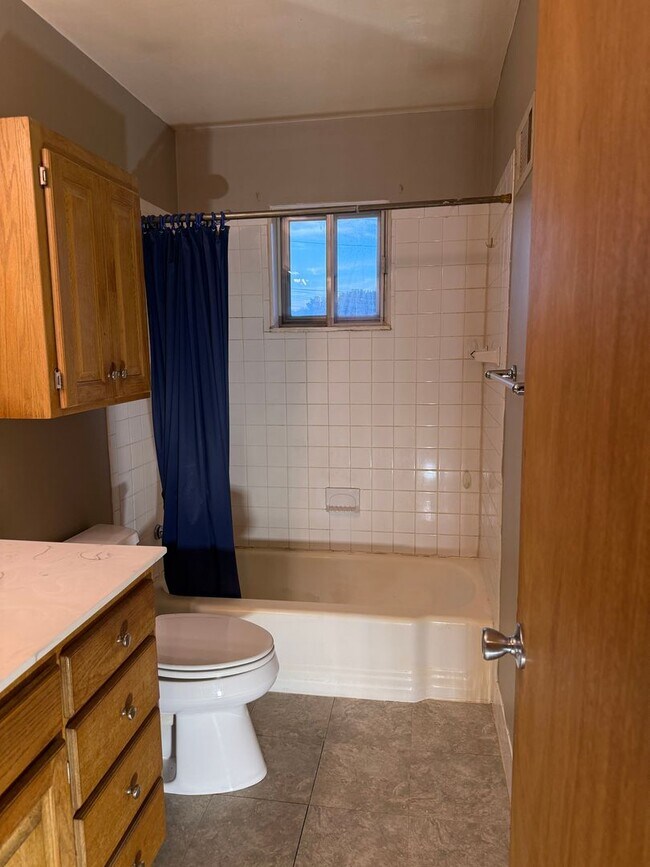 Building Photo - COMING SOON: Stunning 2-Bed/1 Bath Duplex ...