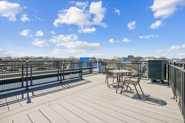 Building Photo - 810 13th St NE