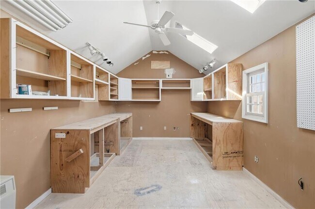 Building Photo - 21 Earlham Way