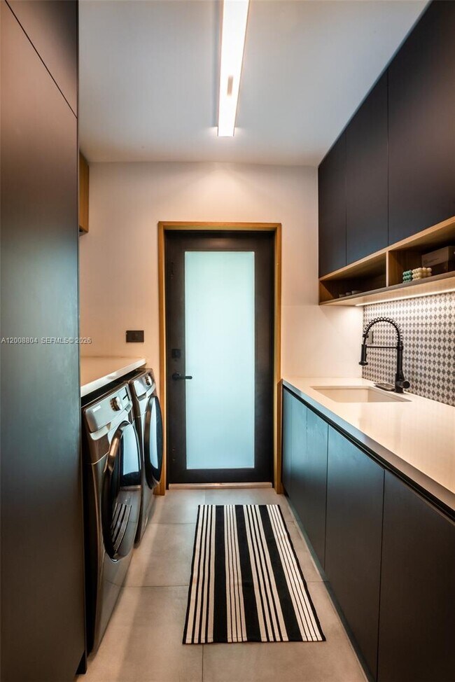 Building Photo - 115 SW 23rd Rd