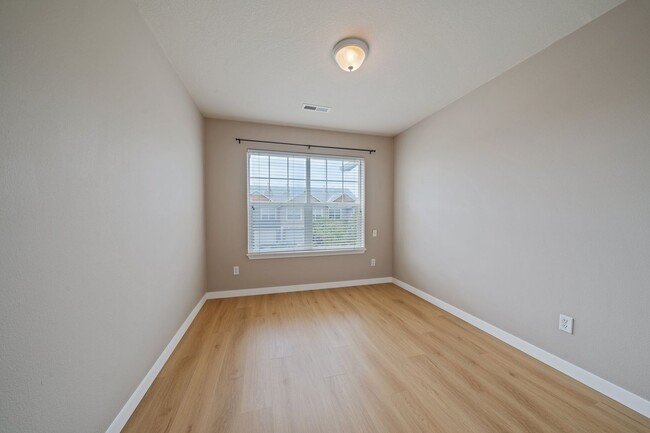 Building Photo - 17475 SW Jay St