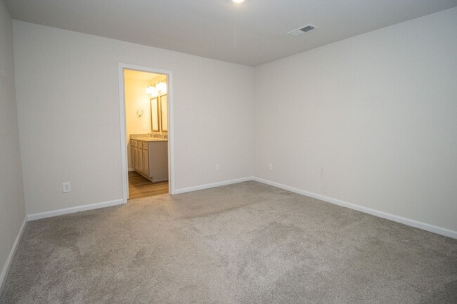 Building Photo - 410 Middlebury Ln