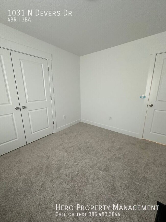 Building Photo - 1031 Devers Dr