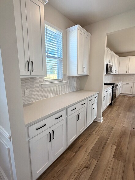 Building Photo - 5361 Crinum Lilly