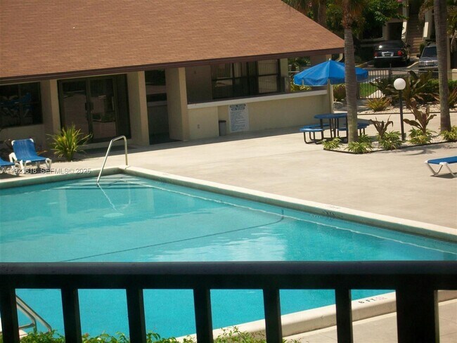 Building Photo - 5494 Courtyard Dr