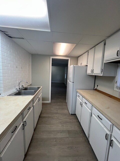 Building Photo - 608 E 4th St