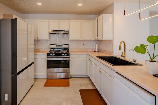 Building Photo - 4031 Cresta Park Ave NW