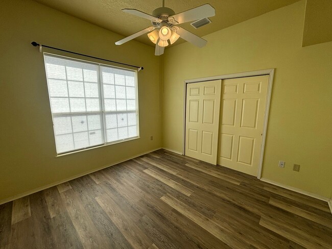 Building Photo - Large home and yard- 4/4 won't last