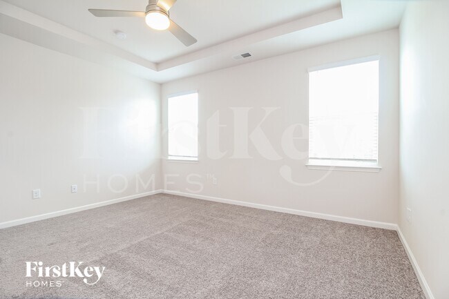Building Photo - 5 Ramblehurst Rd