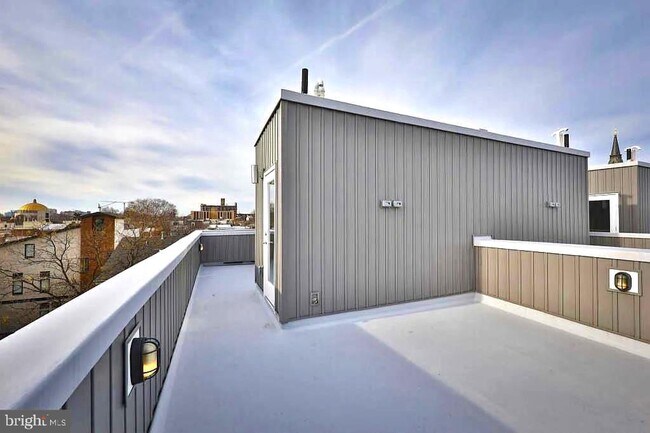 Building Photo - 965 N Lawrence St