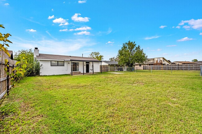 Building Photo - 140 SW 69th St