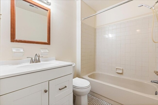 Building Photo - 13 Hamlet Ct