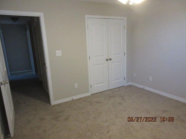 Building Photo - Beautiful 4 Bedroom in Navarre!