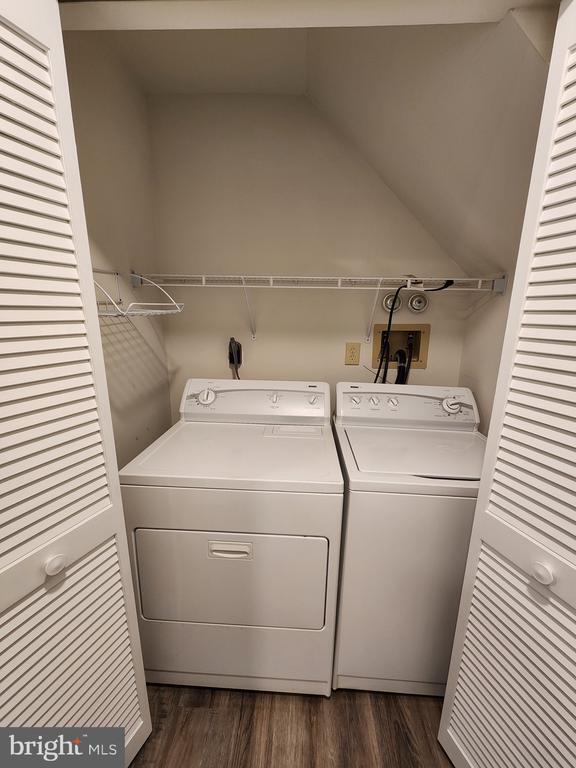 Building Photo - 12 Pondview Ct