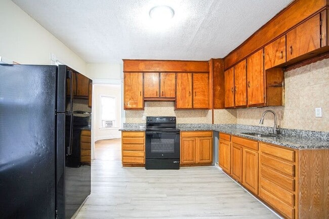 Building Photo - 51-53-53 Leyfred Terrace