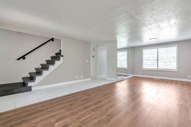 Building Photo - Charming 3-Bedroom Taylorsville Home with 3.5 Baths and Spacious Living