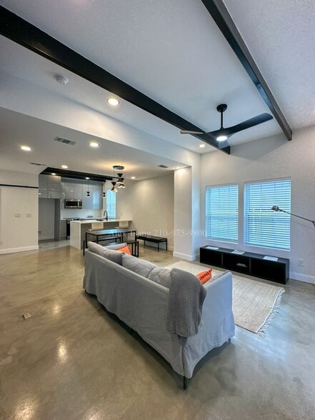 Building Photo - 218 S Olive St