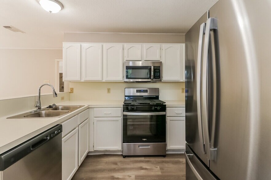 Building Photo - 1034 Canterbury Dr