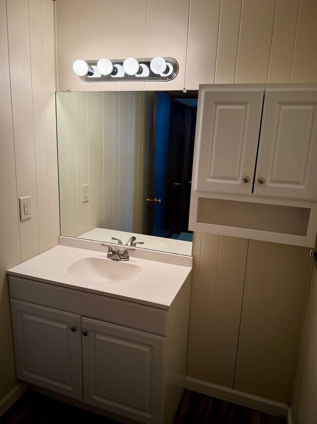 Building Photo - 4130-4136 Canterbury Dr