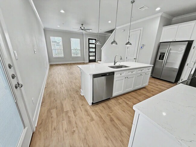 Building Photo - 202 Park Pl