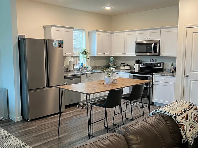 Building Photo - 10316 Castle Lyons Ln